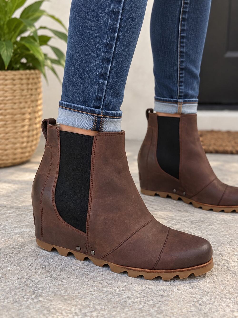 Sorel Women’s Brown Leather Chelsea Wedge Ankle Boots Size 8 Waterproof